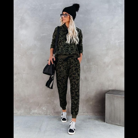 Caliber Cotton Blend Pocketed Leopard Hoodie - Picture 4 of 4